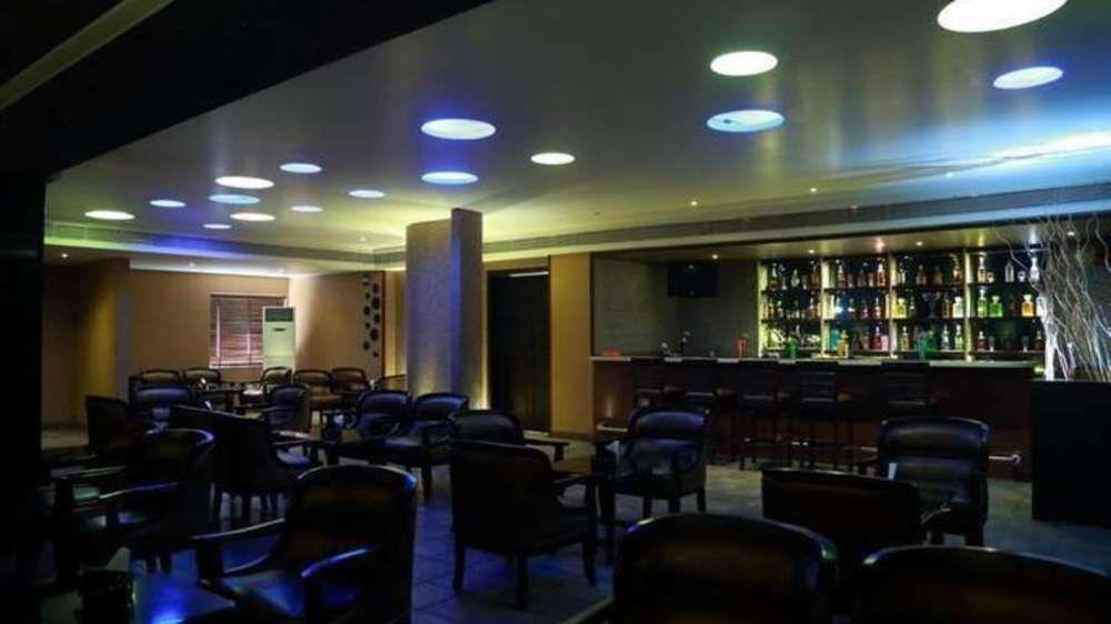 Vishwaratna Hotel Guwahati Exteriör bild