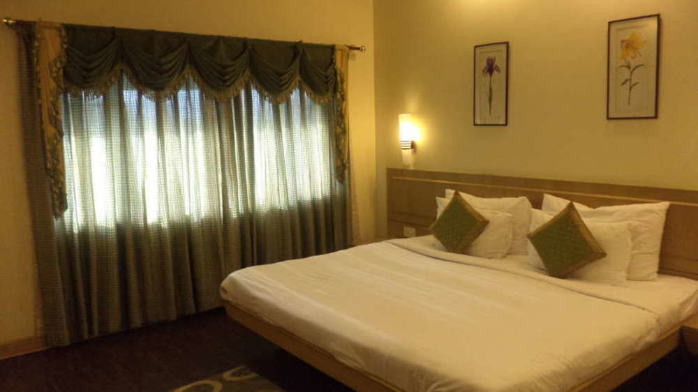 Vishwaratna Hotel Guwahati Exteriör bild