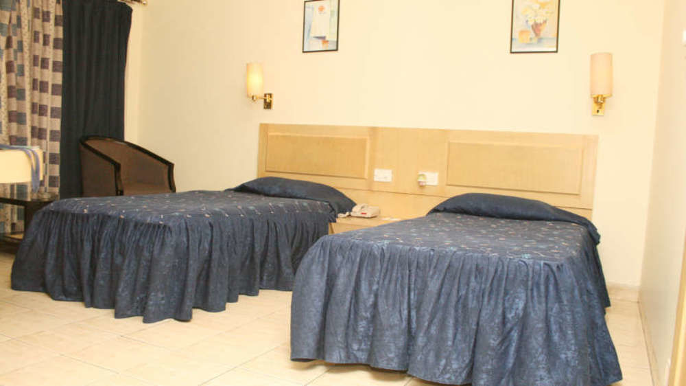 Vishwaratna Hotel Guwahati Exteriör bild