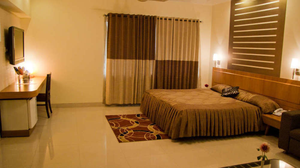 Vishwaratna Hotel Guwahati Exteriör bild