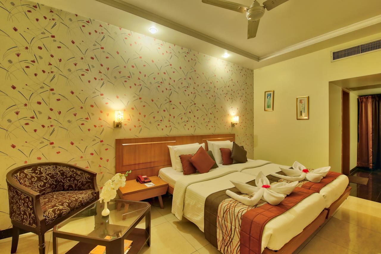 Vishwaratna Hotel Guwahati Exteriör bild