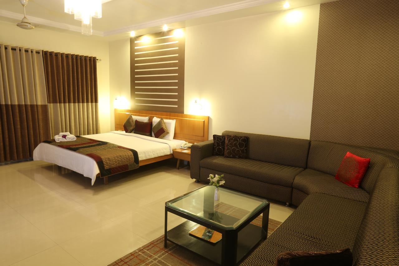 Vishwaratna Hotel Guwahati Exteriör bild