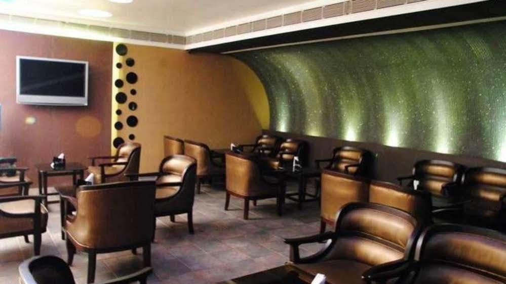 Vishwaratna Hotel Guwahati Exteriör bild