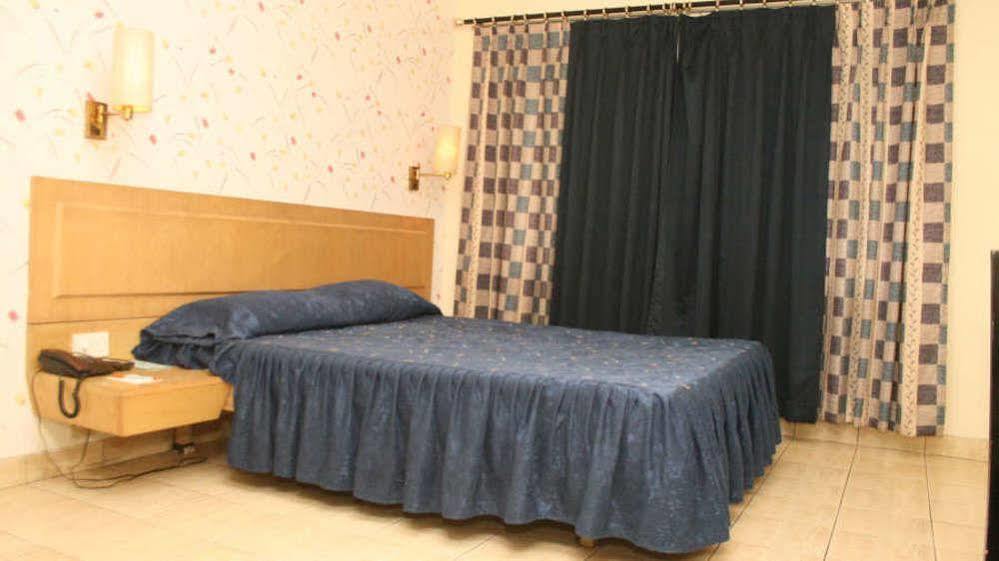 Vishwaratna Hotel Guwahati Exteriör bild