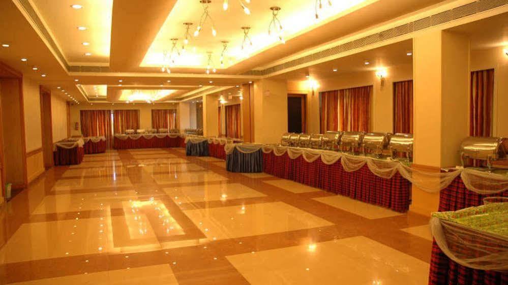 Vishwaratna Hotel Guwahati Exteriör bild