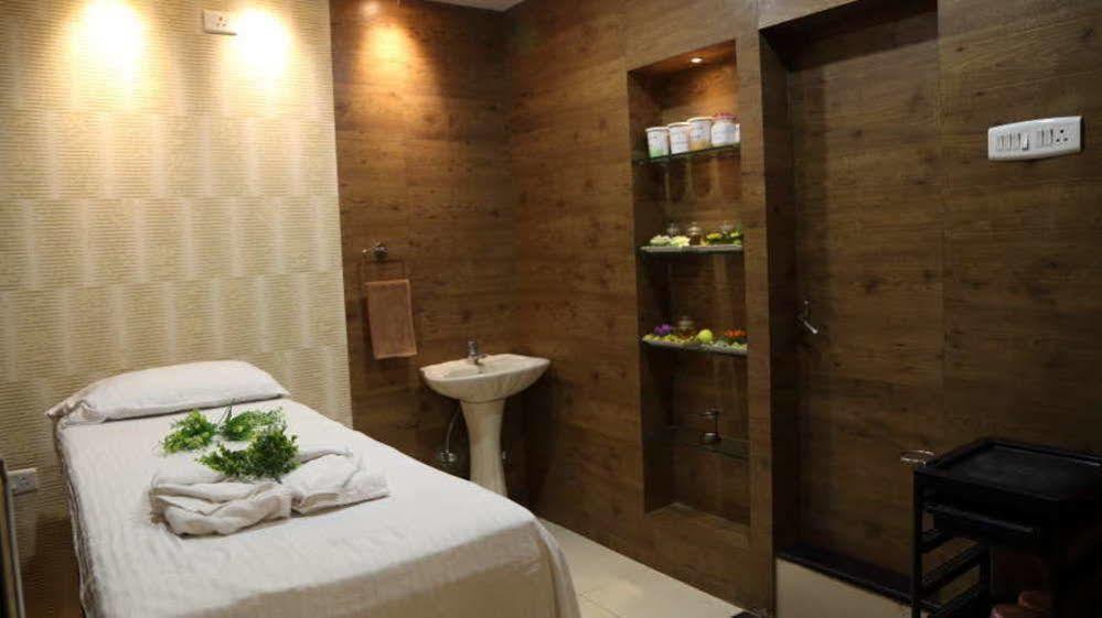 Vishwaratna Hotel Guwahati Exteriör bild