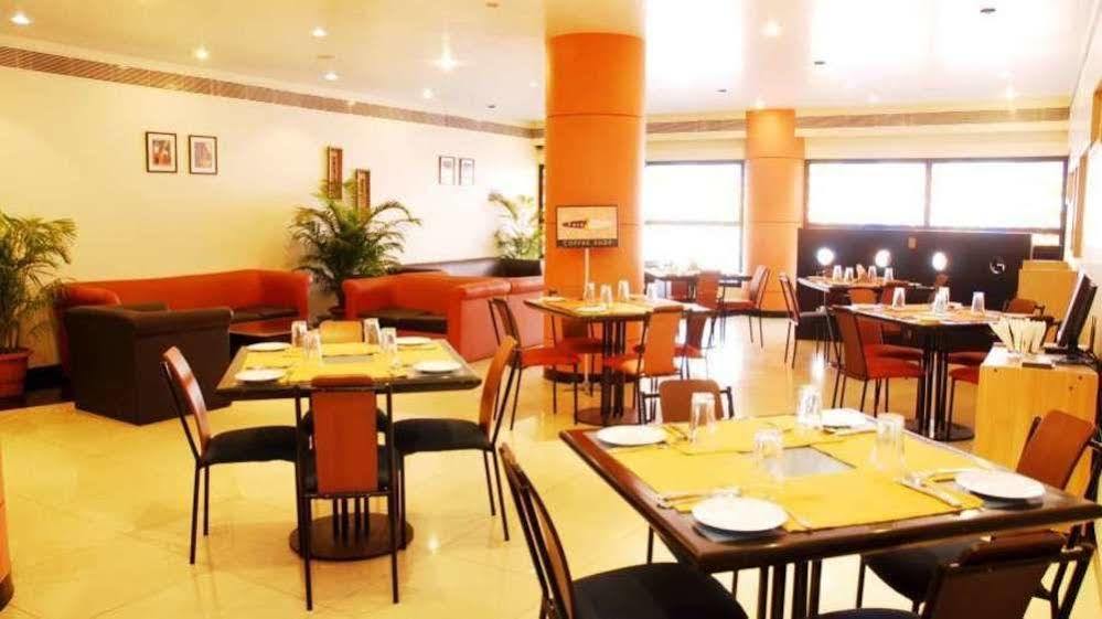 Vishwaratna Hotel Guwahati Exteriör bild