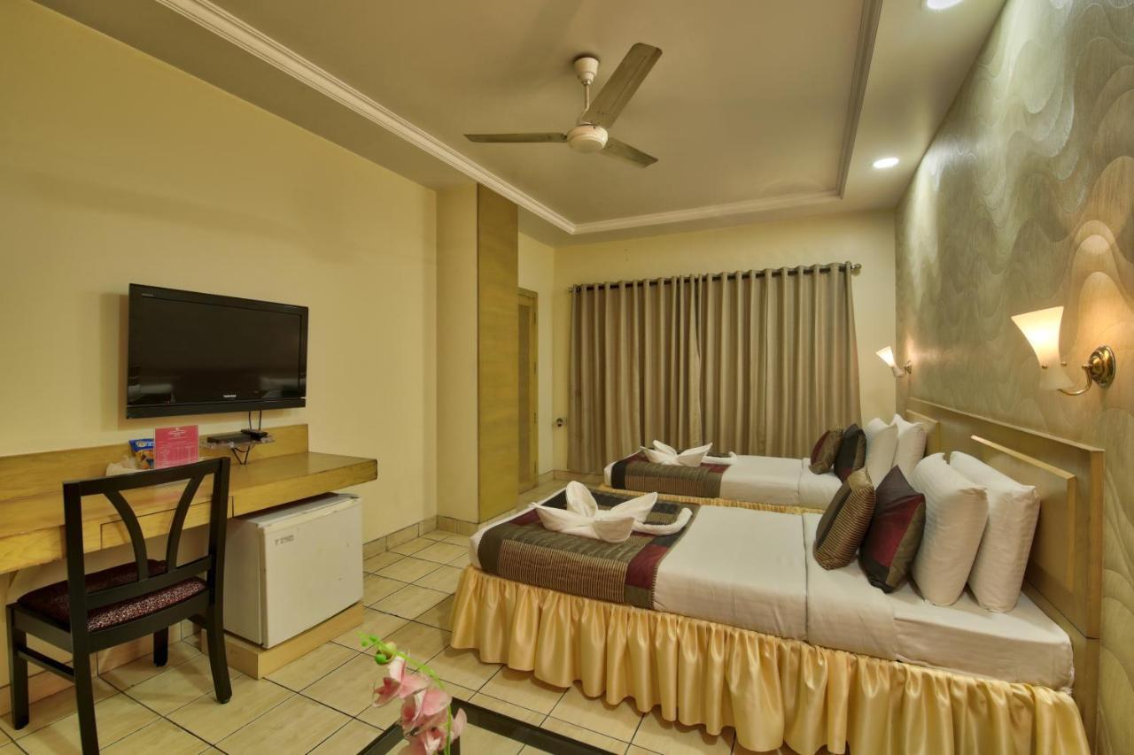 Vishwaratna Hotel Guwahati Exteriör bild