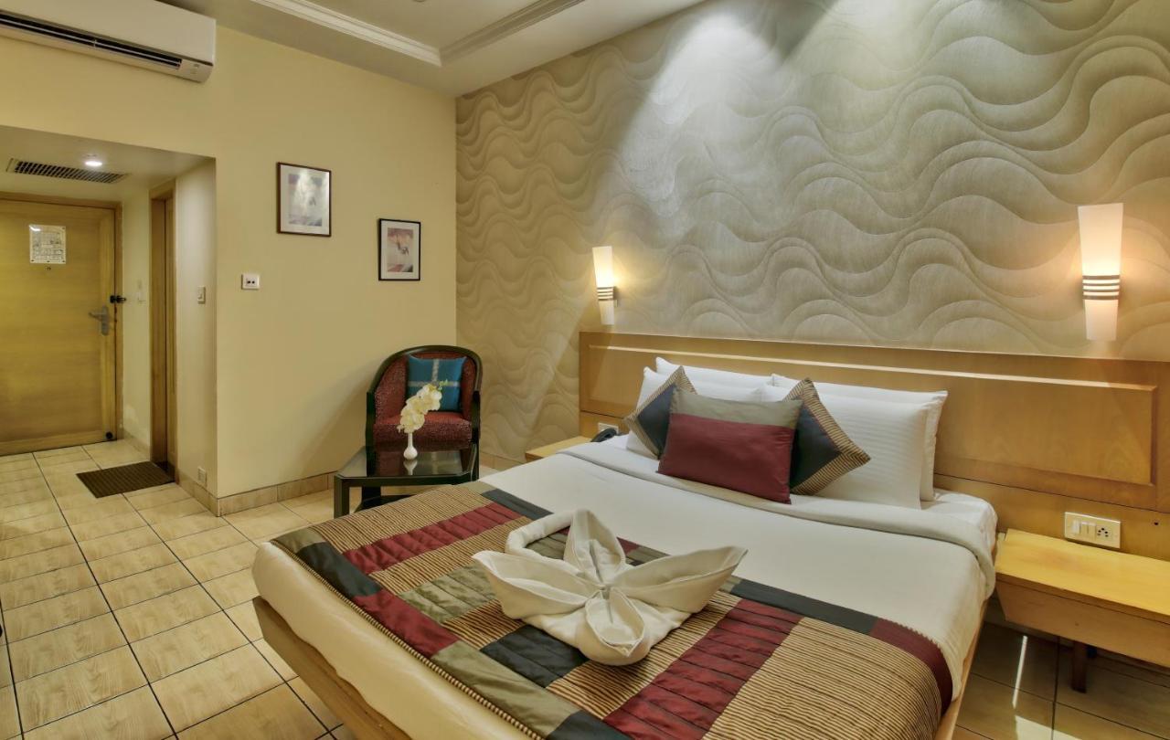 Vishwaratna Hotel Guwahati Exteriör bild