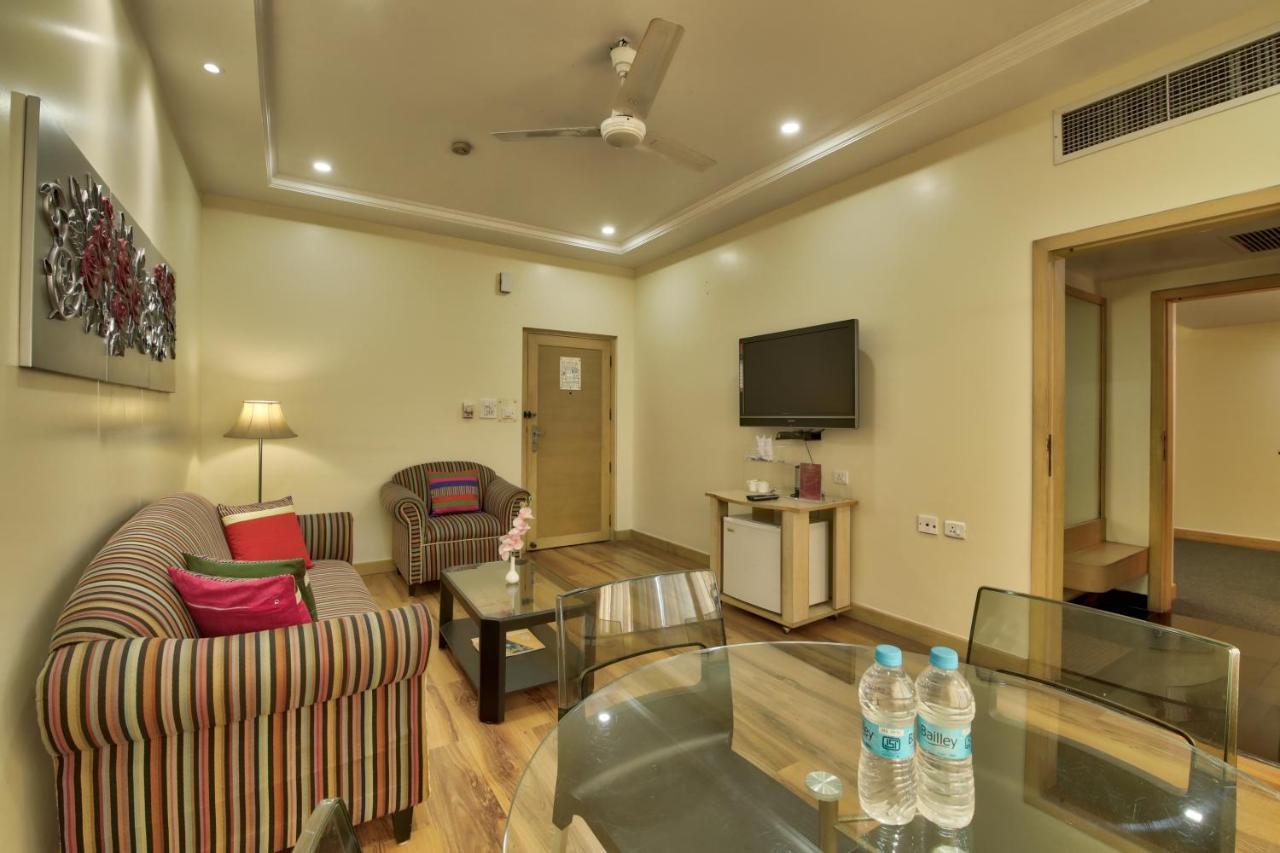 Vishwaratna Hotel Guwahati Exteriör bild