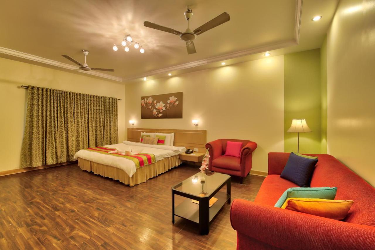 Vishwaratna Hotel Guwahati Exteriör bild