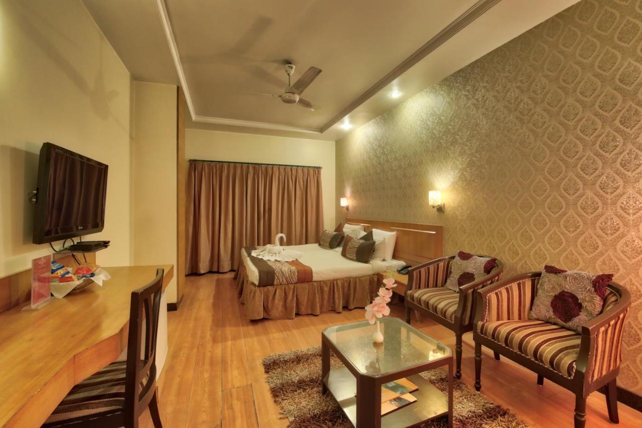 Vishwaratna Hotel Guwahati Exteriör bild