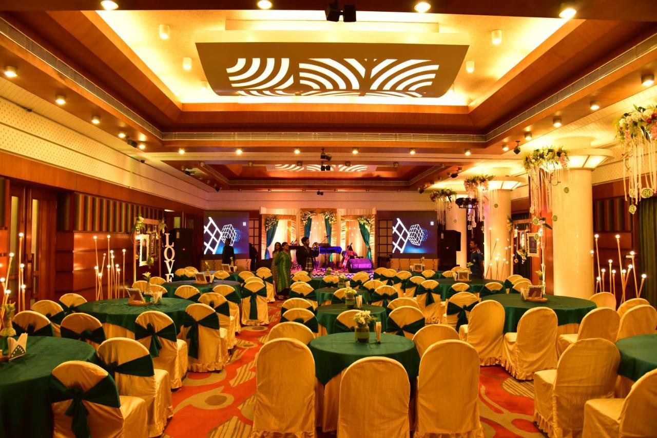 Vishwaratna Hotel Guwahati Exteriör bild