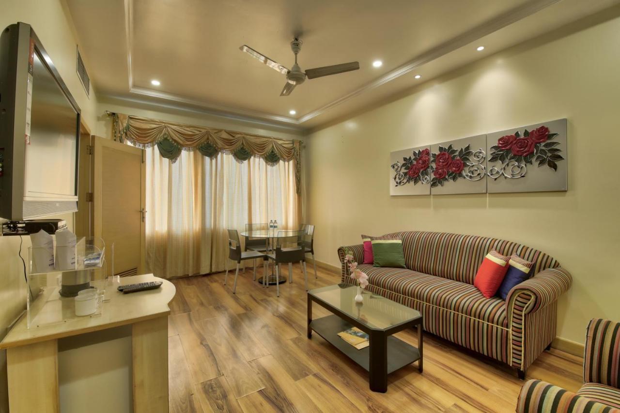 Vishwaratna Hotel Guwahati Exteriör bild