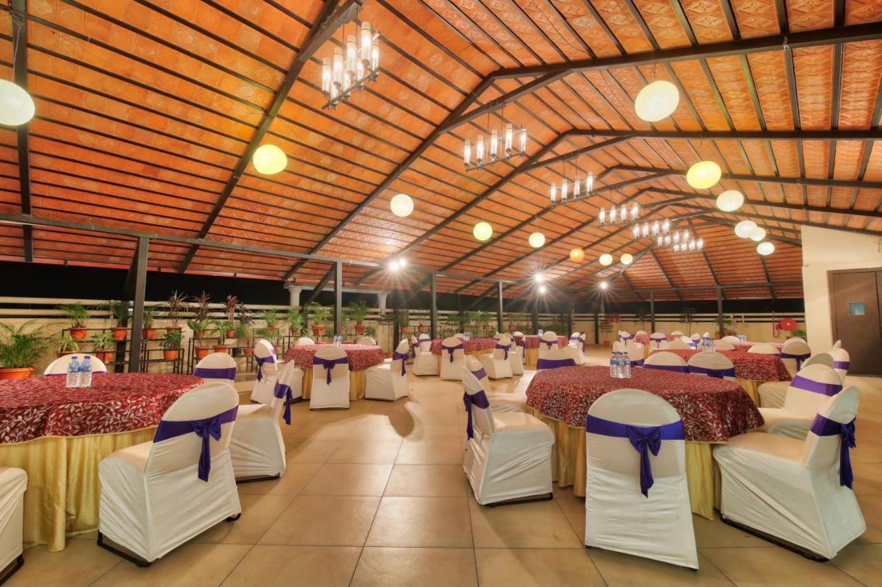 Vishwaratna Hotel Guwahati Exteriör bild