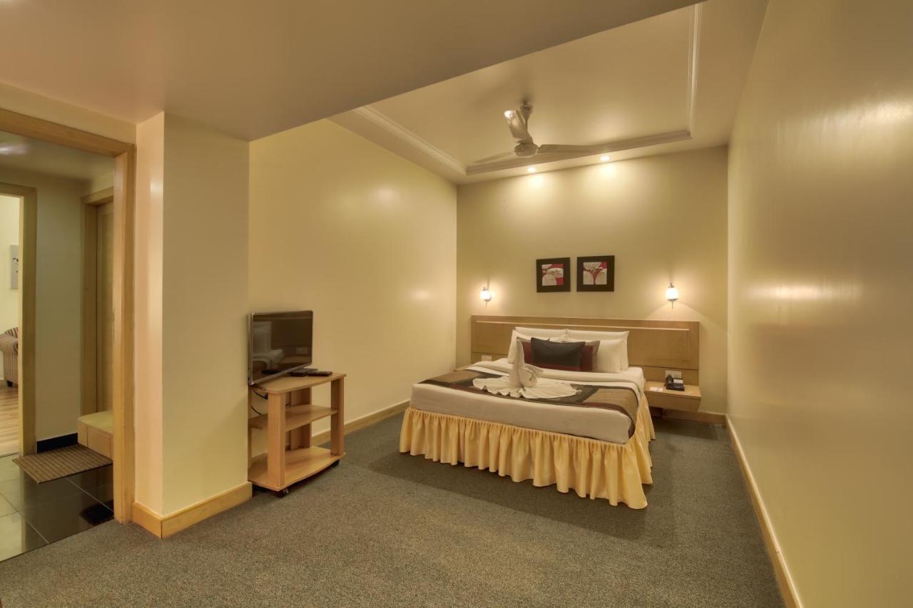 Vishwaratna Hotel Guwahati Exteriör bild