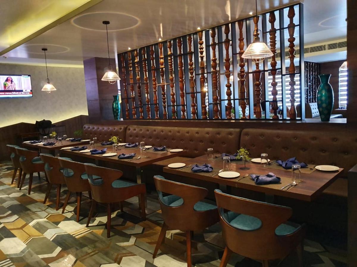 Vishwaratna Hotel Guwahati Exteriör bild